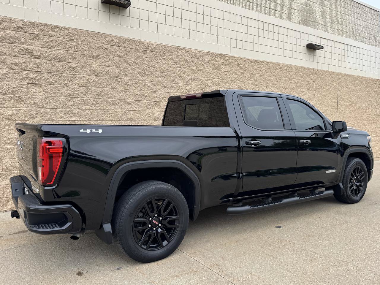 Used 2019 GMC Sierra 1500 Elevation w/ Elevation Value Package AWD/4WD image 8