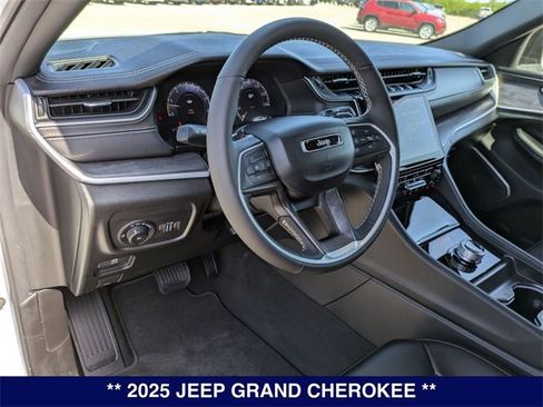 New 2025 Jeep Grand Cherokee Limited w/ Black Appearance Package image 10
