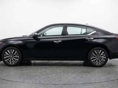 Used 2025 Nissan Altima 2.5 SV image 5