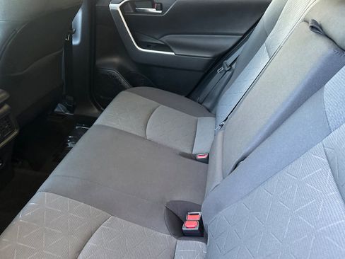 Used 2022 Toyota RAV4 XLE w/ Convenience Package FWD image 13