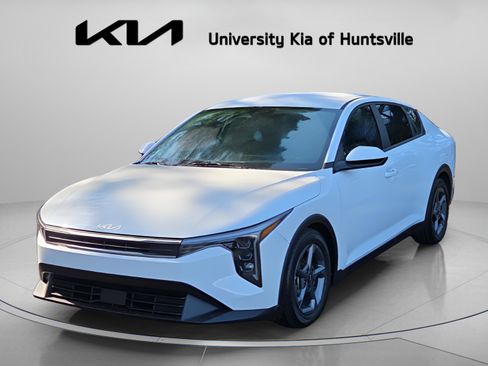 Used 2025 Kia K4 LXS FWD image 3