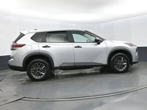 Used 2024 Nissan Rogue S FWD image 4