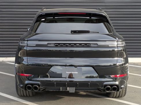 New 2026 Porsche Cayenne GTS image 10