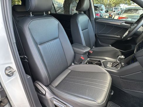 Used 2023 Volkswagen Tiguan SE R-Line image 34