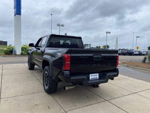 Used 2024 Toyota Tacoma TRD Off-Road AWD/4WD image 10