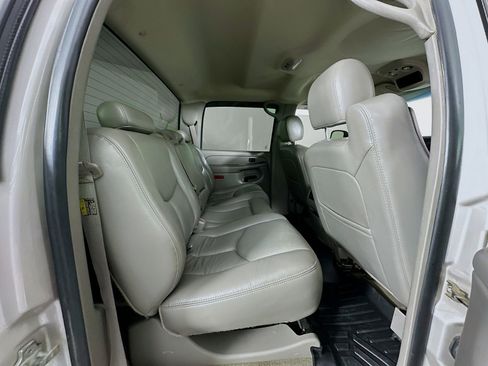 Used 2006 Chevrolet Silverado 2500 LT w/ Heavy-Duty Power Package image 26