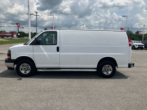 Used 2022 GMC Savana 2500 w/ Driver Convenience Package RWD image 4