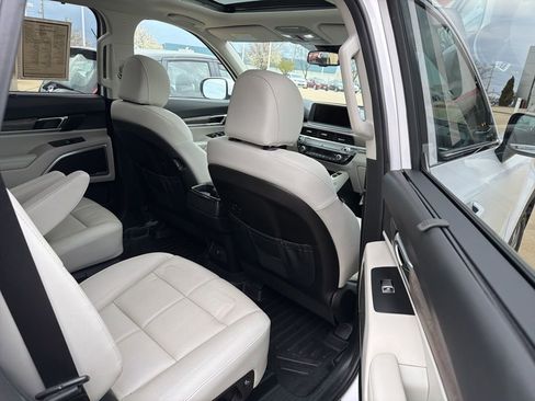 Used 2022 Kia Telluride EX w/ EX Premium Package image 5