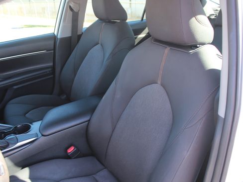 Used 2020 Toyota Camry LE image 25