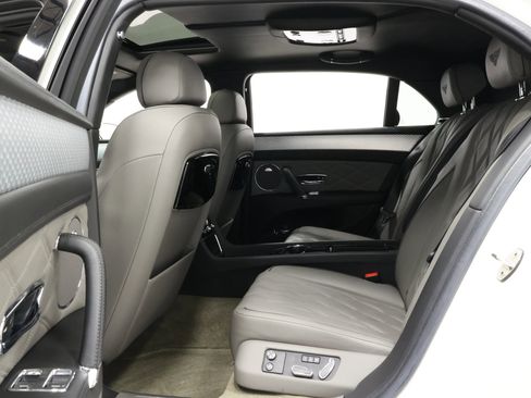Used 2014 Bentley Flying Spur W12 image 3
