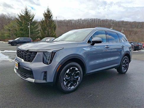 Used 2025 Kia Sorento S image 10