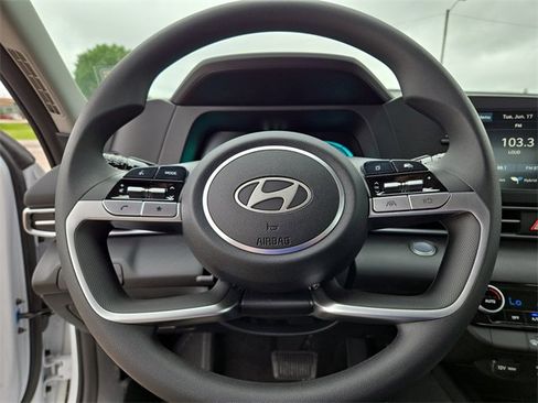 New 2025 Hyundai Elantra Blue image 17