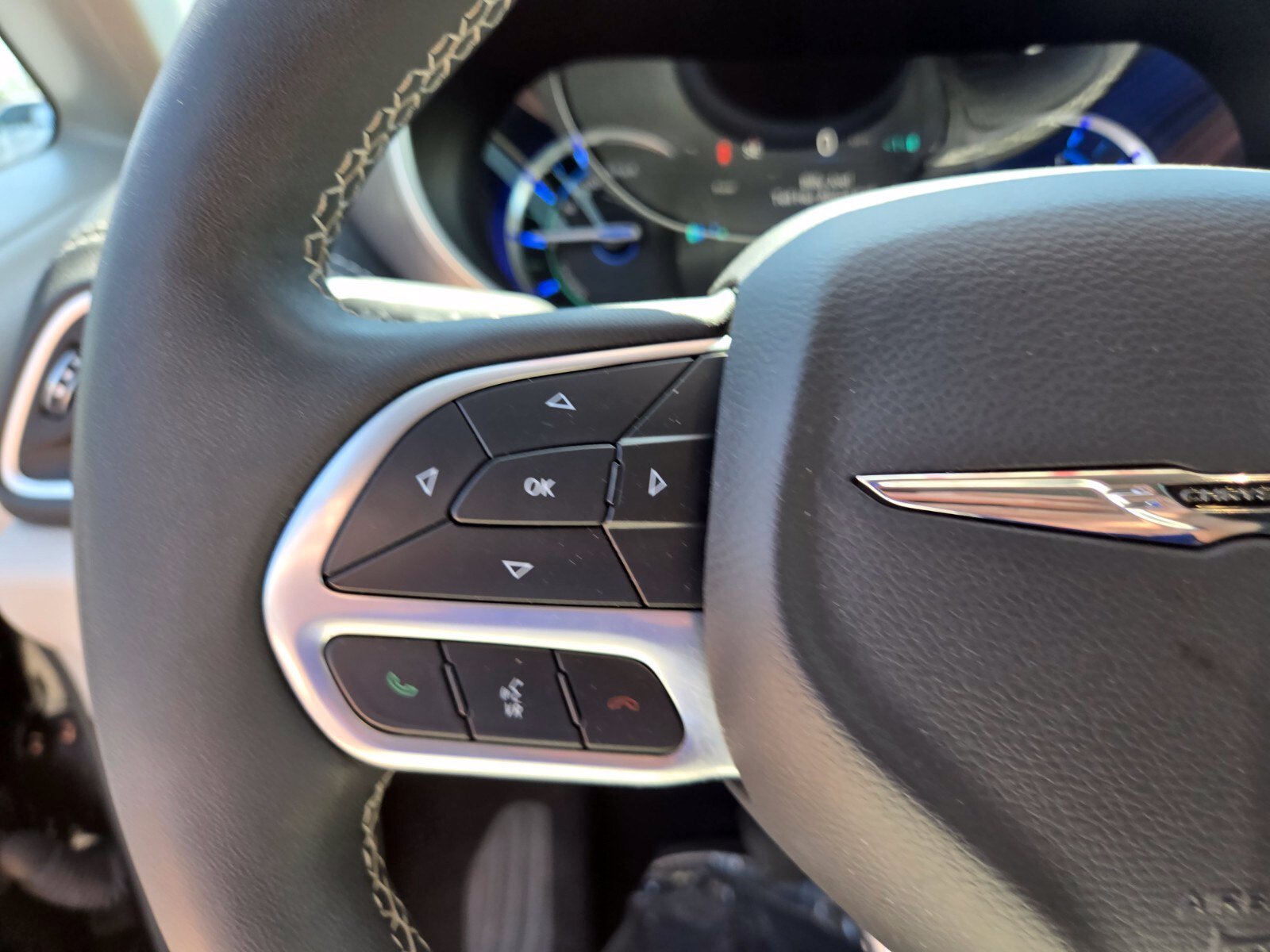Used 2024 Chrysler Pacifica Limited FWD image 28