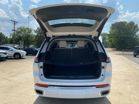 Used 2022 Jeep Grand Cherokee L Overland w/ Luxury Tech Group IV AWD/4WD image 10