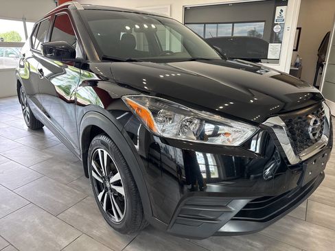 Used 2020 Nissan Kicks SV FWD image 2