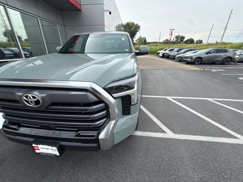 Used 2025 Toyota Tundra Limited AWD/4WD image 27