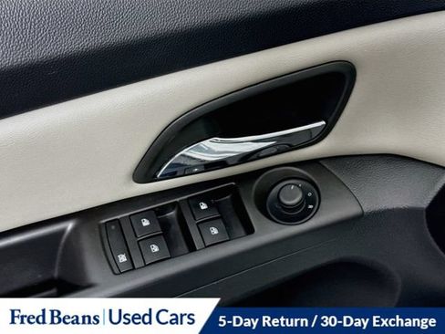 Used 2014 Chevrolet Cruze LS FWD image 22