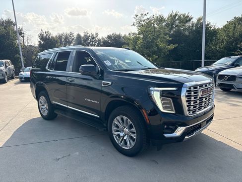 Used 2025 GMC Yukon Denali AWD/4WD image 3