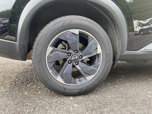 Used 2024 Nissan Rogue SV image 30