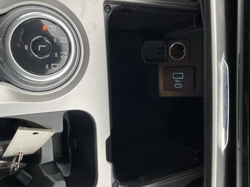 Used 2022 Ford Explorer Limited image 21