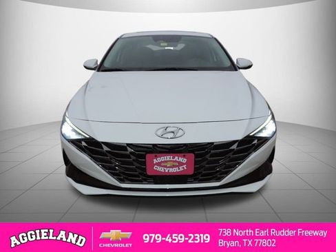 Used 2021 Hyundai Elantra Limited image 9