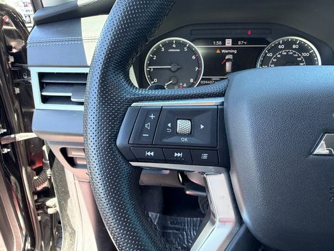 Used 2022 Mitsubishi Outlander SEL Black Edition FWD image 17