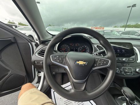 Used 2022 Chevrolet Malibu LS FWD image 14