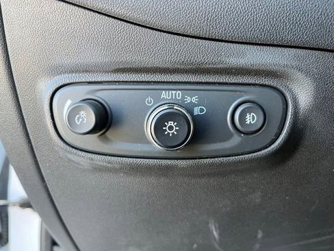 Used 2021 Chevrolet Equinox LT FWD image 17