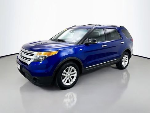 Used 2014 Ford Explorer XLT w/ Equipment Group 202A image 3