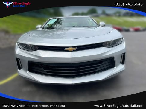 Used 2018 Chevrolet Camaro LT RWD image 4