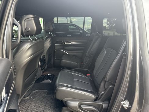 Used 2024 Jeep Wagoneer Series II w/ Flexible Seating Group AWD/4WD image 5