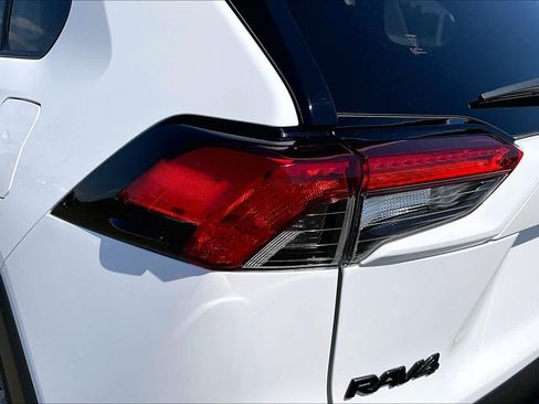 Used 2023 Toyota RAV4 LE AWD/4WD image 28