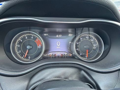 Used 2019 Jeep Cherokee Trailhawk AWD/4WD image 9