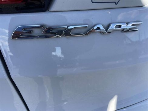 Certified 2019 Ford Escape SE image 4