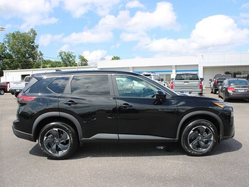 Used 2024 Nissan Rogue SV AWD/4WD image 11