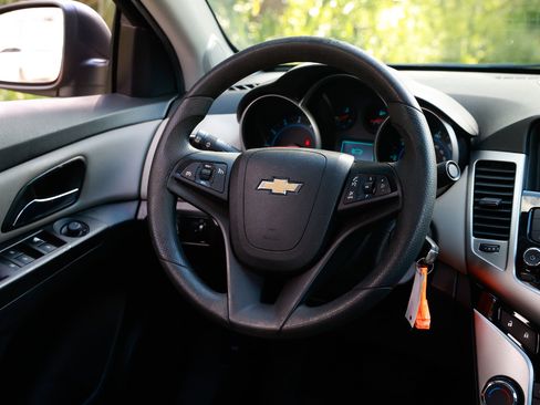 Used 2014 Chevrolet Cruze LS image 27