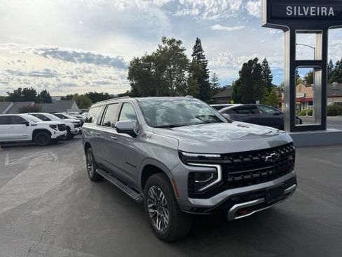 Used 2025 Chevrolet Suburban Z71 AWD/4WD image 3