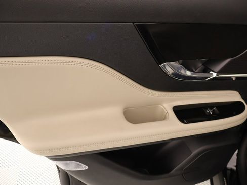 New 2026 Lincoln Corsair Premiere image 17