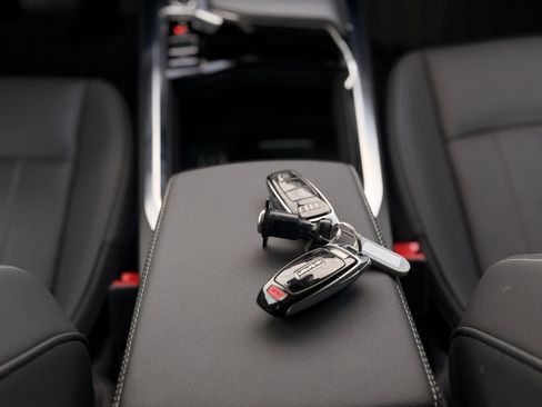 Used 2024 Audi Q8 e-tron Premium AWD/4WD image 32