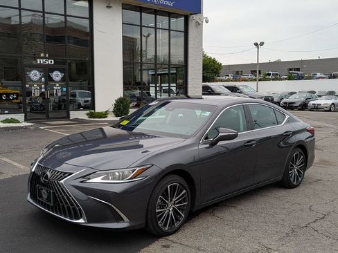 Used 2022 Lexus ES 350 w/ Premium Package FWD image 2