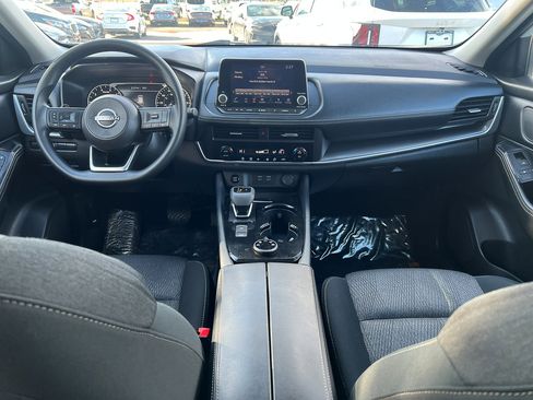 Used 2024 Nissan Rogue SV image 27