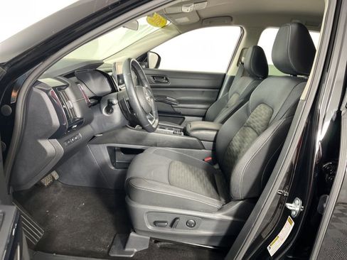 Used 2025 Nissan Pathfinder SV image 24