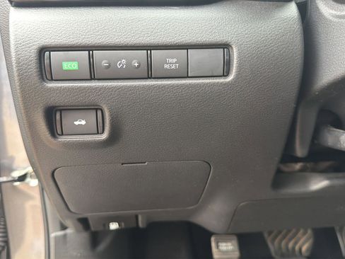 Used 2025 Nissan Sentra SV w/ All-Weather Package FWD image 10