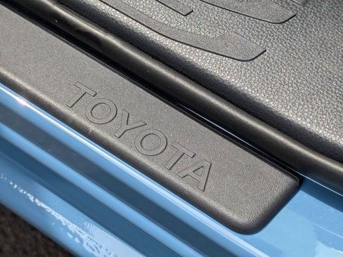 Used 2025 Toyota 4Runner SR5 AWD/4WD image 36