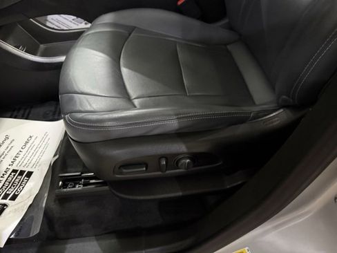 Used 2021 Buick Enclave Essence w/ Sound and Sites Package image 12