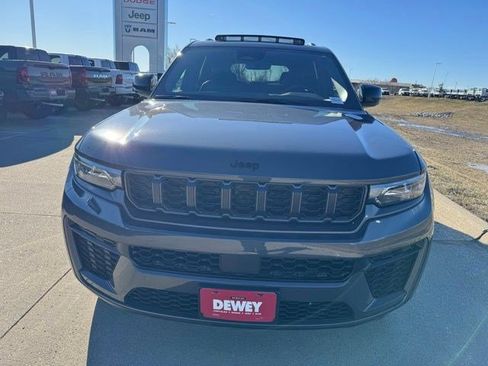 New 2026 Jeep Grand Cherokee Altitude AWD/4WD image 2