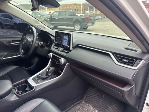 Used 2019 Toyota RAV4 Limited w/ Advanced Technology Package image 11