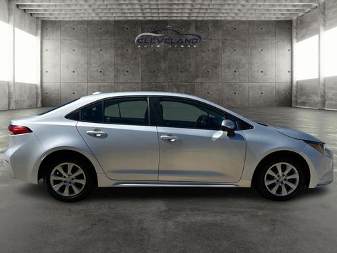 Used 2023 Toyota Corolla LE FWD image 2