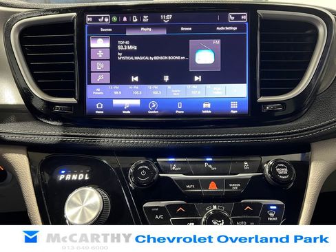 Used 2022 Chrysler Pacifica Touring-L FWD image 22