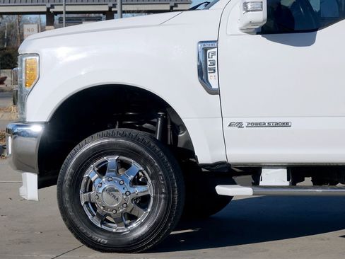 Used 2017 Ford F350 Lariat image 11